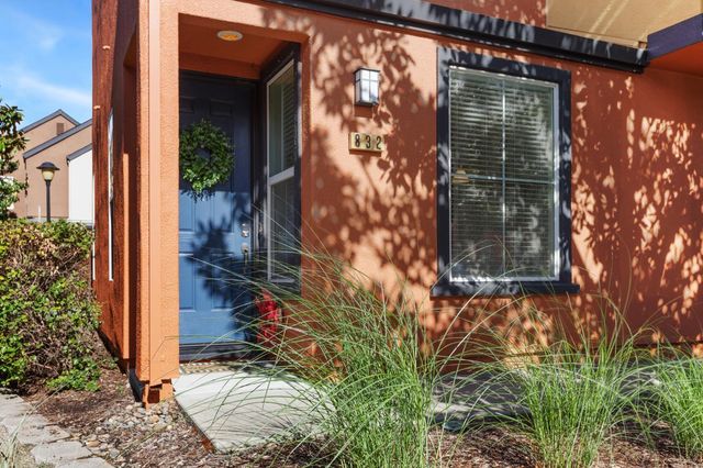 832 Copper Ln, West Sacramento, CA 95691