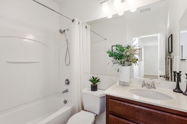 832 Copper Ln, West Sacramento, CA 95691