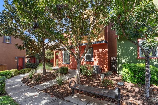 832 Copper Ln, West Sacramento, CA 95691