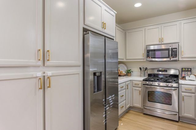 832 Copper Ln, West Sacramento, CA 95691