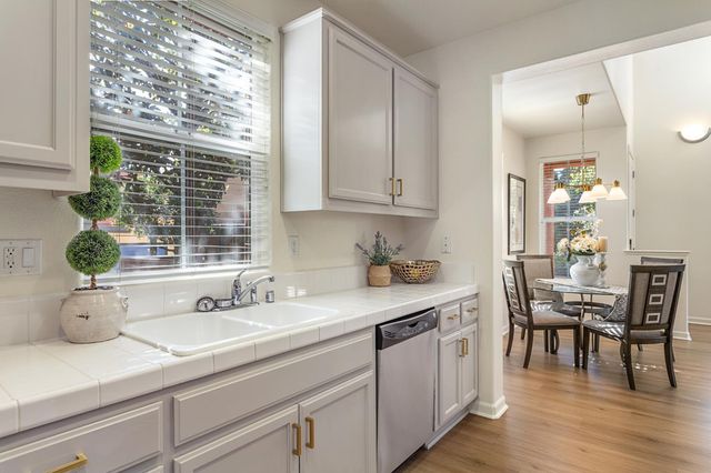 832 Copper Ln, West Sacramento, CA 95691