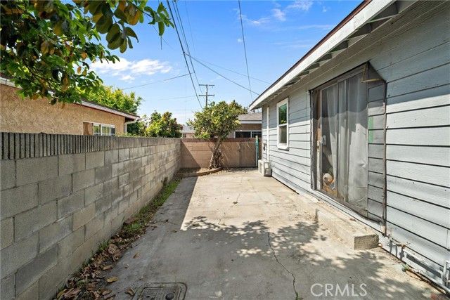 8728 Flower, Bellflower, CA 90706