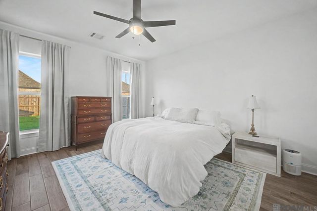 6492 Island Edge Dr, Gonzales, LA 70737