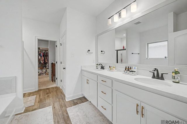 6492 Island Edge Dr, Gonzales, LA 70737