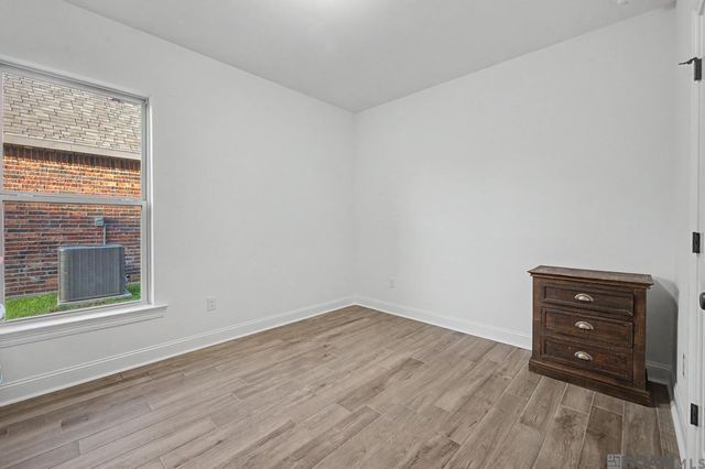 6492 Island Edge Dr, Gonzales, LA 70737