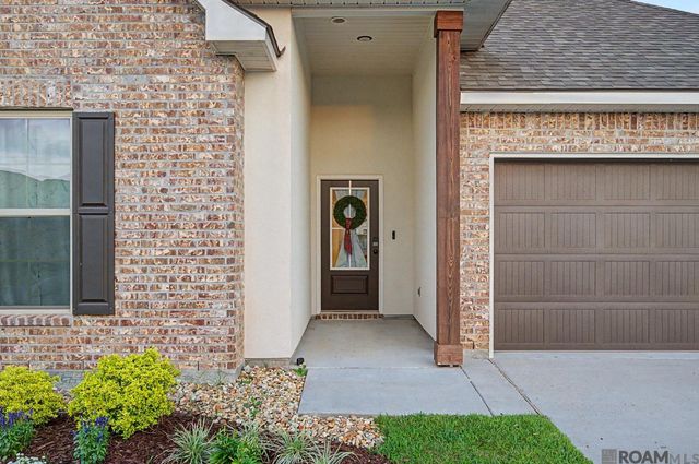 6492 Island Edge Dr, Gonzales, LA 70737