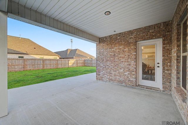 6492 Island Edge Dr, Gonzales, LA 70737