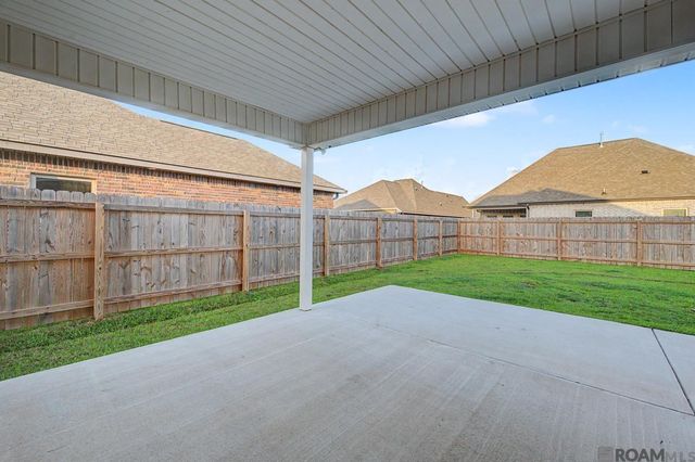 6492 Island Edge Dr, Gonzales, LA 70737