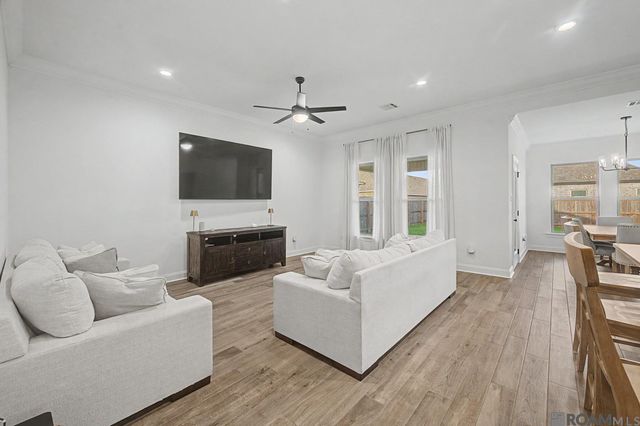 6492 Island Edge Dr, Gonzales, LA 70737