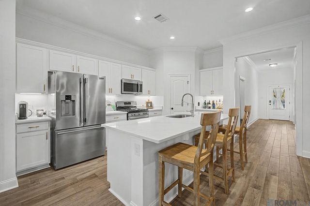 6492 Island Edge Dr, Gonzales, LA 70737