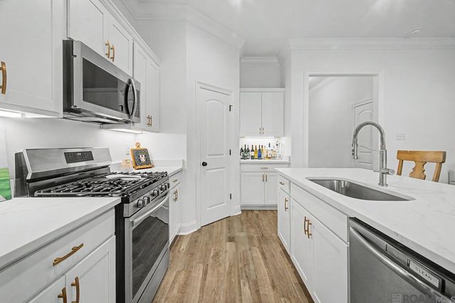 6492 Island Edge Dr, Gonzales, LA 70737