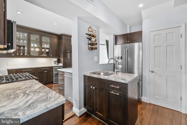 2132 NEWPORT PL NW, Washington, DC 20037