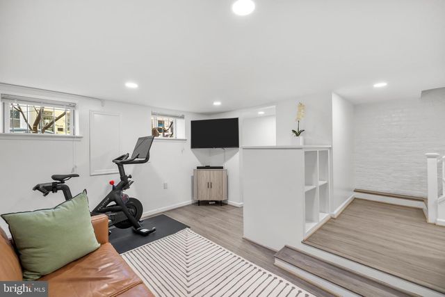 2132 NEWPORT PL NW, Washington, DC 20037