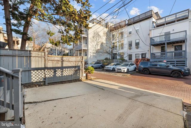 2132 NEWPORT PL NW, Washington, DC 20037