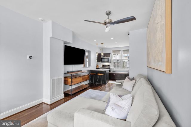 2132 NEWPORT PL NW, Washington, DC 20037