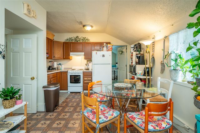 1439 Henderson Avenue, Des Moines, IA 50316