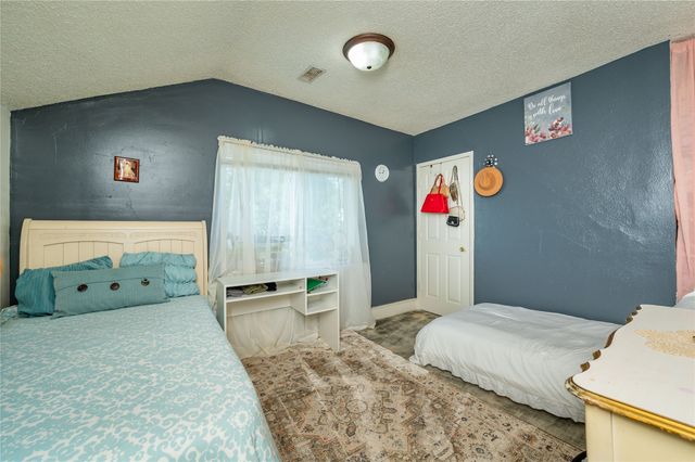 1439 Henderson Avenue, Des Moines, IA 50316