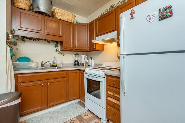 1439 Henderson Avenue, Des Moines, IA 50316