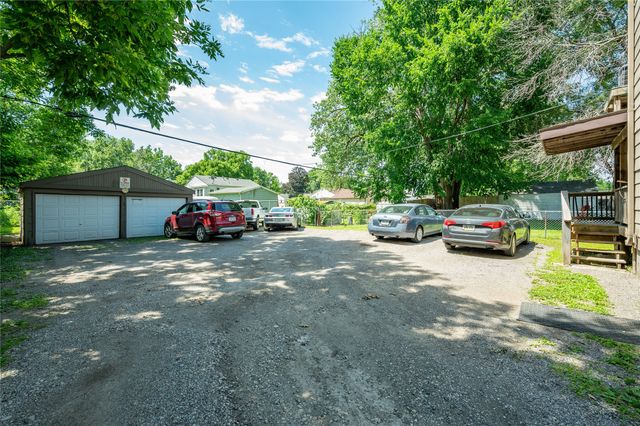 1439 Henderson Avenue, Des Moines, IA 50316