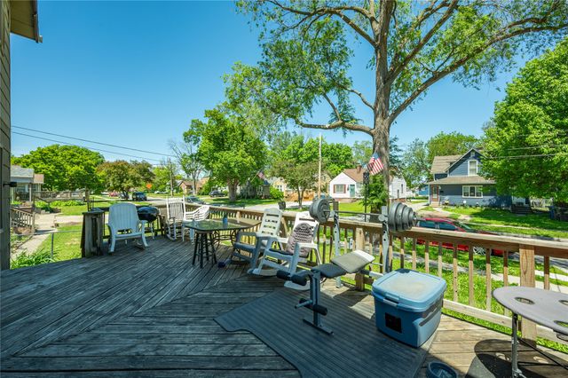 1439 Henderson Avenue, Des Moines, IA 50316