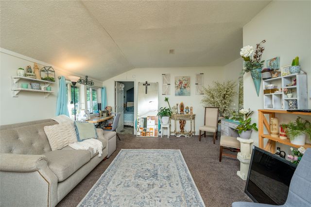 1439 Henderson Avenue, Des Moines, IA 50316