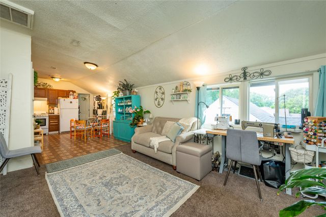 1439 Henderson Avenue, Des Moines, IA 50316