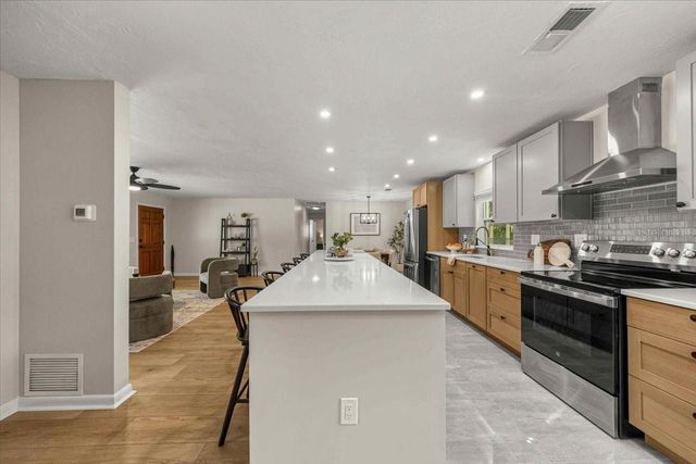 912 NE 17TH COURT, Ocala, FL 34470