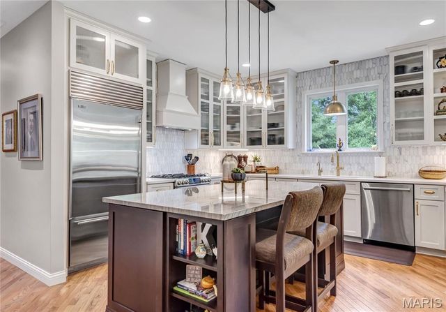 3010 Elm Street, St Charles, MO 63301