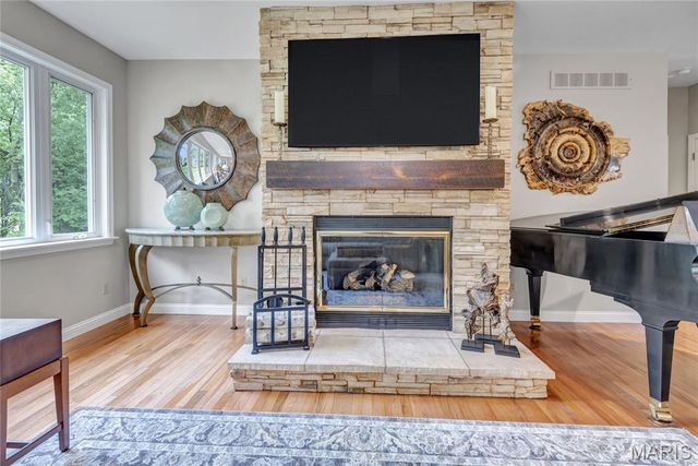 3010 Elm Street, St Charles, MO 63301