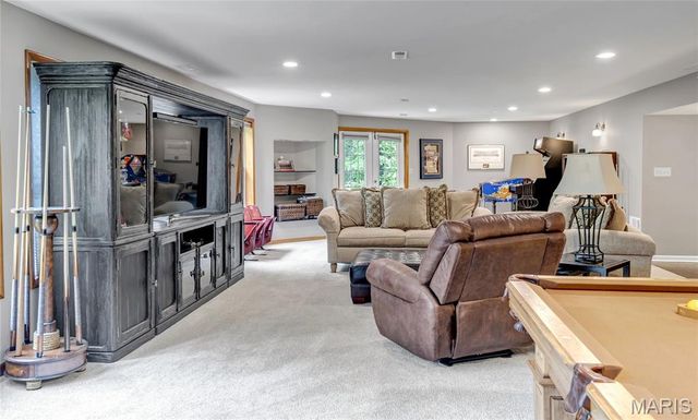 3010 Elm Street, St Charles, MO 63301