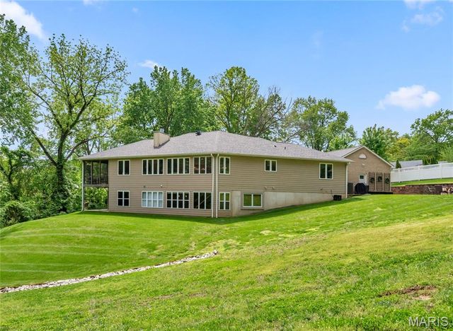 3010 Elm Street, St Charles, MO 63301