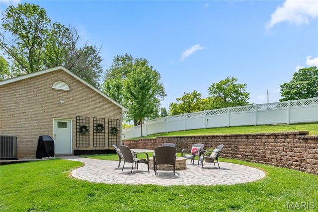 3010 Elm Street, St Charles, MO 63301