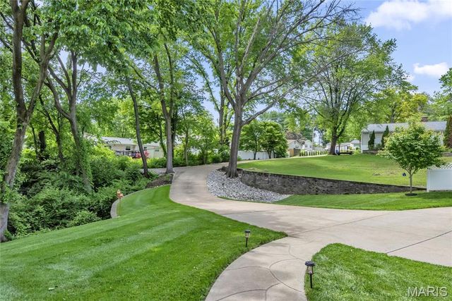 3010 Elm Street, St Charles, MO 63301