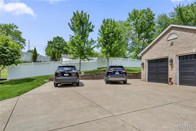 3010 Elm Street, St Charles, MO 63301