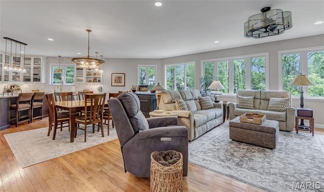 3010 Elm Street, St Charles, MO 63301