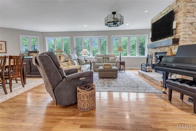 3010 Elm Street, St Charles, MO 63301