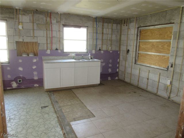 123 Falkirk ST, Fort Myers Beach, FL 33931