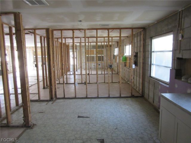 123 Falkirk ST, Fort Myers Beach, FL 33931