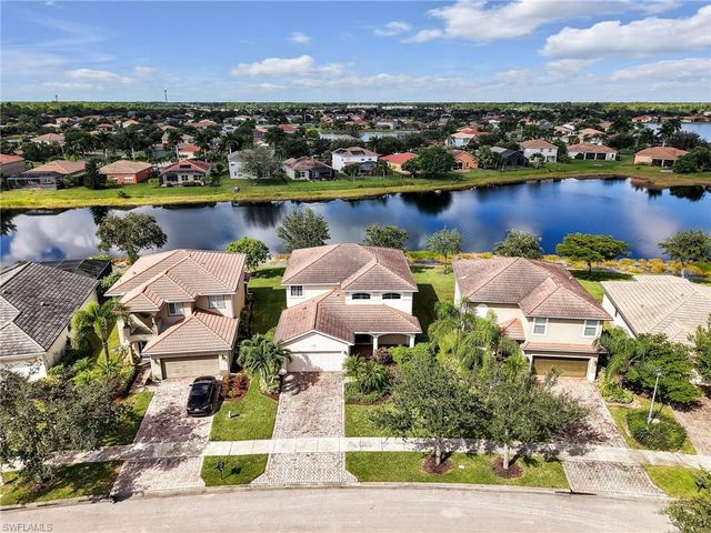 1529 Birdie DR, Naples, FL 34120