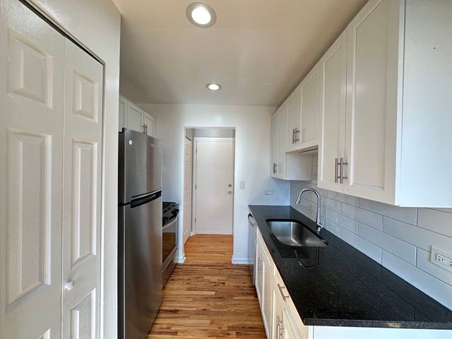 6954 N Sheridan Road 319, Chicago, IL 60626