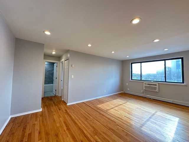 6954 N Sheridan Road 319, Chicago, IL 60626