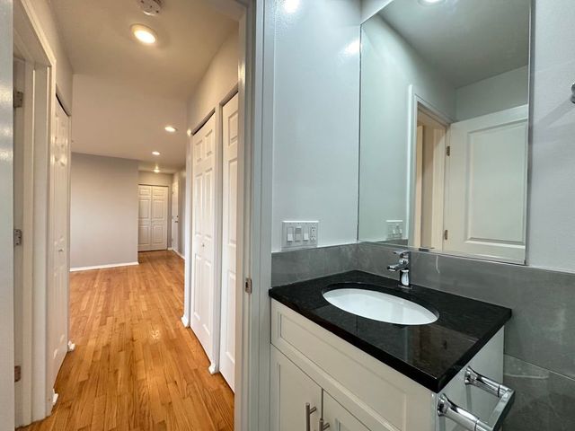 6954 N Sheridan Road 319, Chicago, IL 60626