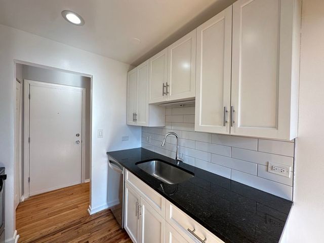 6954 N Sheridan Road 319, Chicago, IL 60626