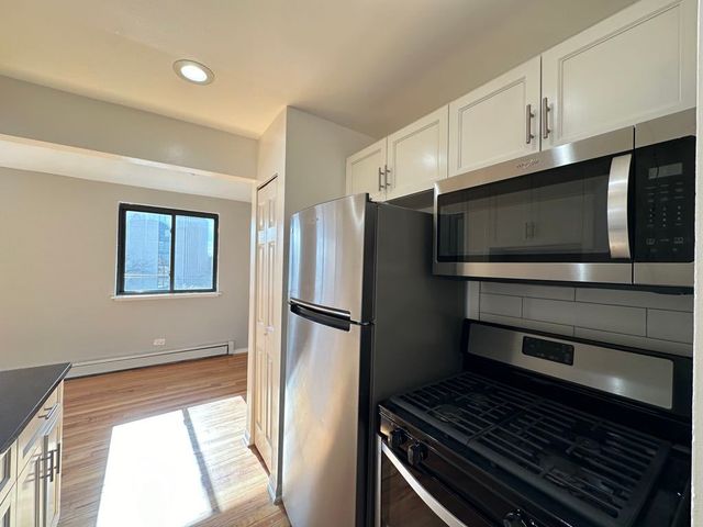 6954 N Sheridan Road 319, Chicago, IL 60626