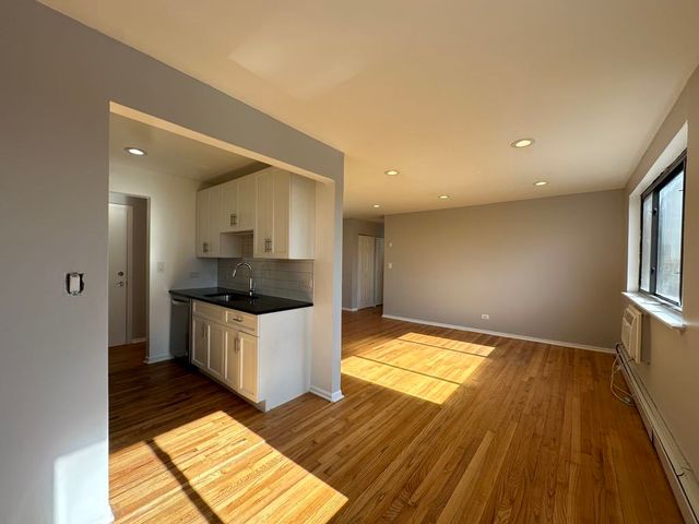 6954 N Sheridan Road 319, Chicago, IL 60626