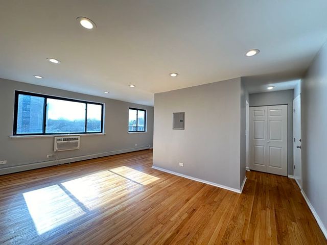 6954 N Sheridan Road 319, Chicago, IL 60626