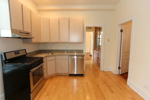 3358 N Seminary Avenue 1, Chicago, IL 60657