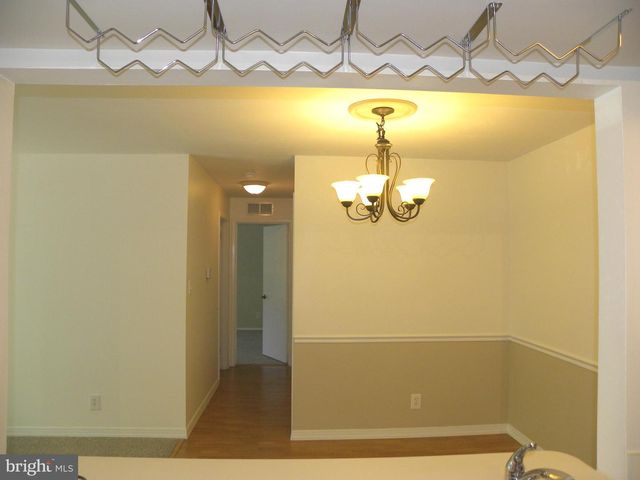 300-B MITTEN LN, Mount Laurel, NJ 08054