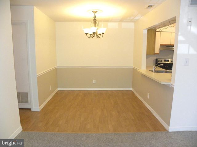 300-B MITTEN LN, Mount Laurel, NJ 08054