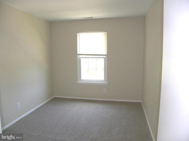300-B MITTEN LN, Mount Laurel, NJ 08054